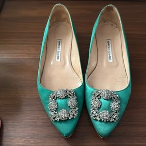 Damaged Manolo Blahnik Hangisi Flats